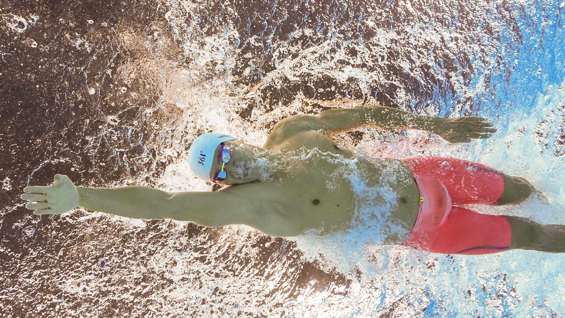 冠军球队主场球迷报答赛季支持开展感谢活动,球队拿冠军的说说